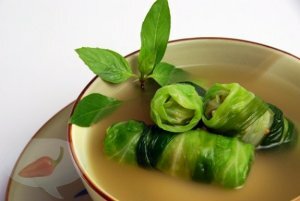 Canh bắp cải cuốn