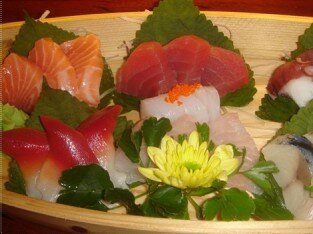 Thưởng thức Sashimi Moriawase tại Hoa Tuyết