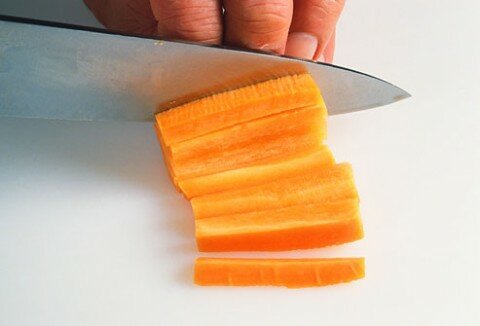 getty_rm_photo_of_cutting_carrot