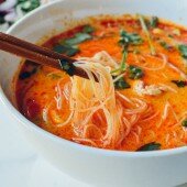 15 phút cho tô cà-ri bún gạo nóng hổi